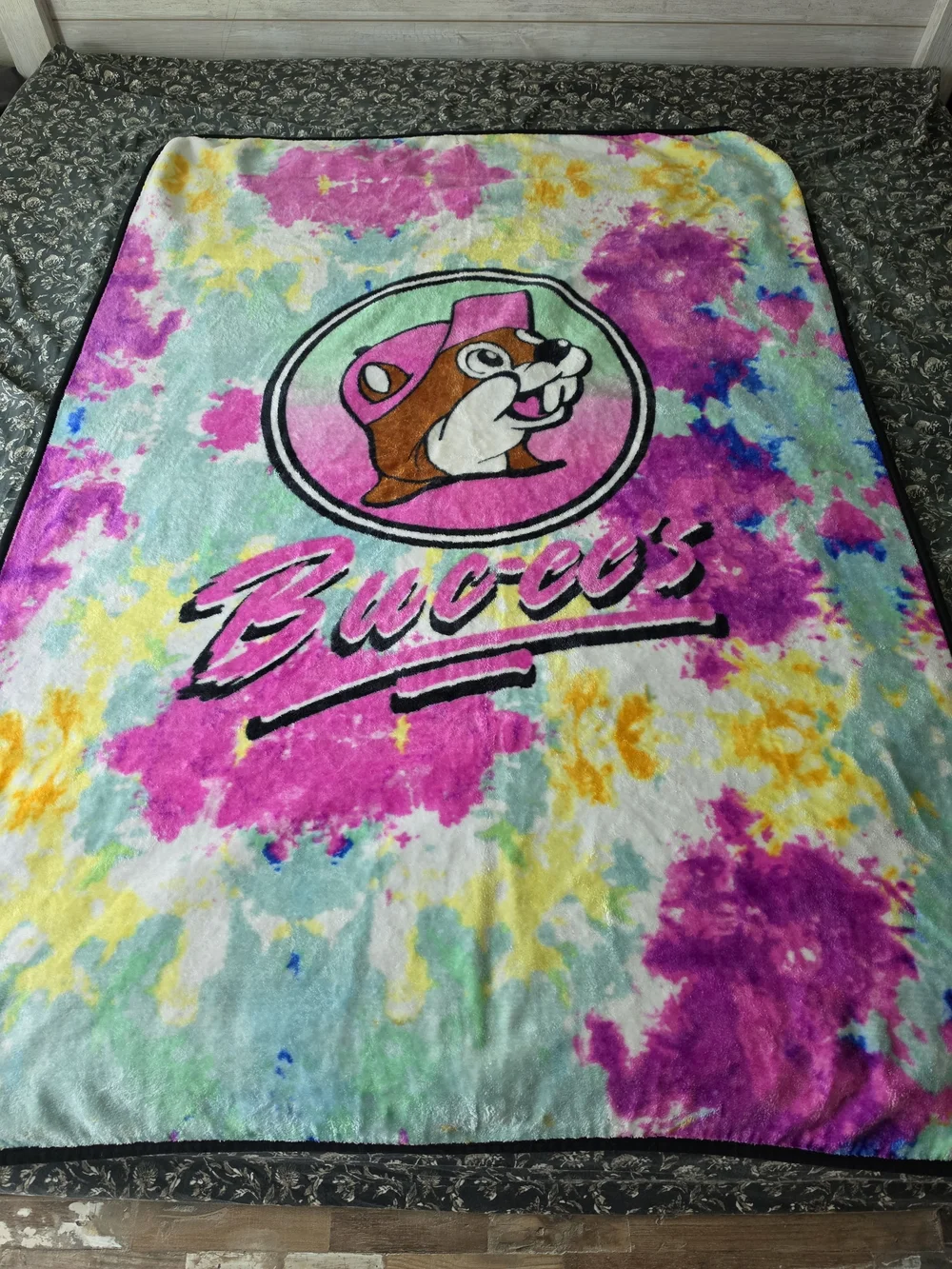 Buc-ee's Tie-Dye Logo Plush Blanket